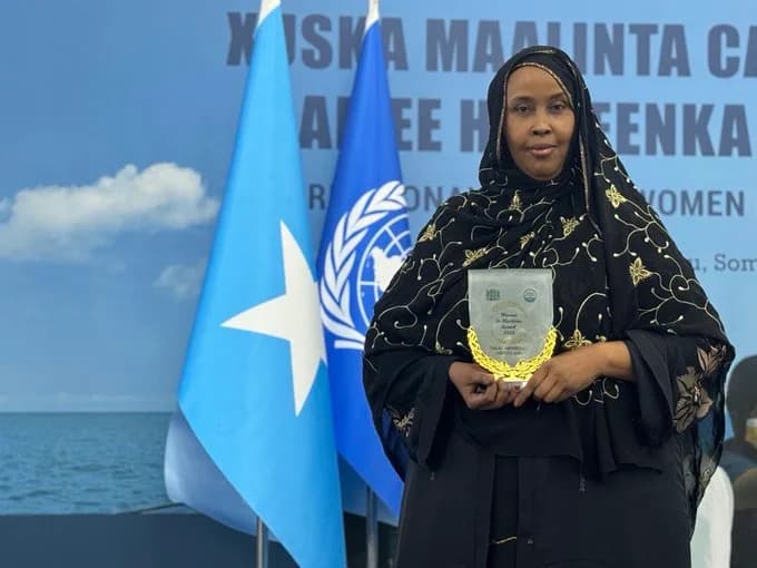 Sagal Abdirizak holding her Women in Maritime Award 2025